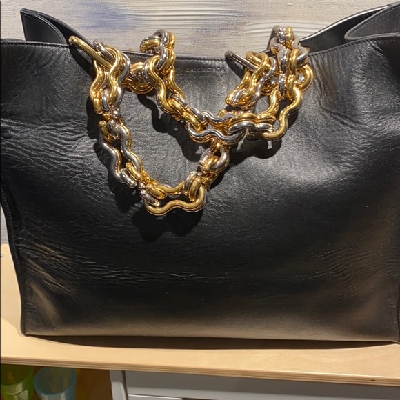 Balenciaga Chain Handle Bag. - Picture 3 of 4